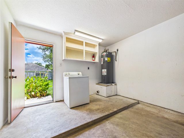 2955 County Road 855c, Alvin, TX 77511