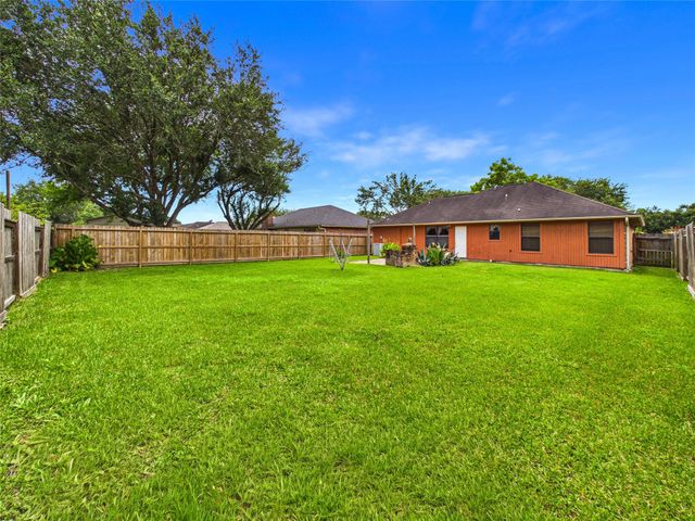 2955 County Road 855c, Alvin, TX 77511