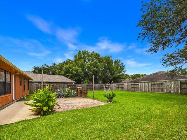 2955 County Road 855c, Alvin, TX 77511
