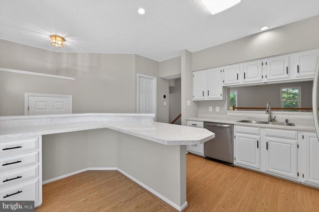 14113 WINDING RIDGE LN, Centreville, VA 20121