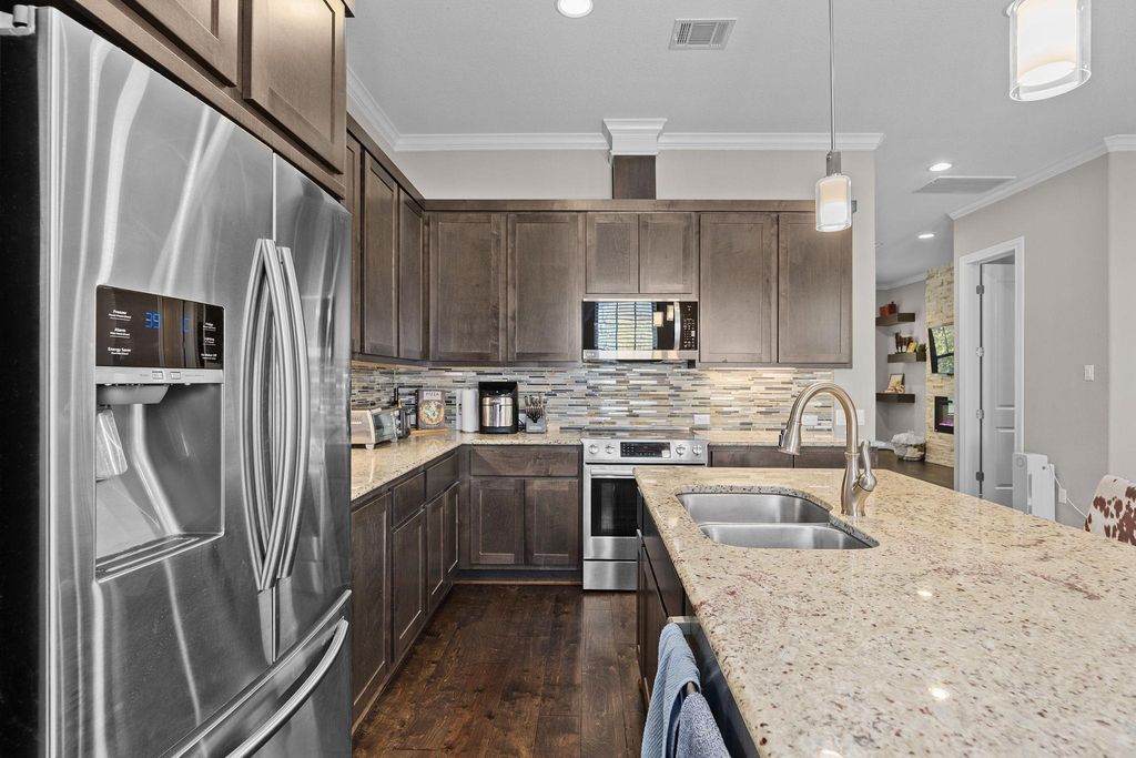 1125 Highknoll LN, Georgetown, TX 78628