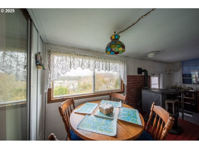 1900 ROWE St, Reedsport, OR 97467