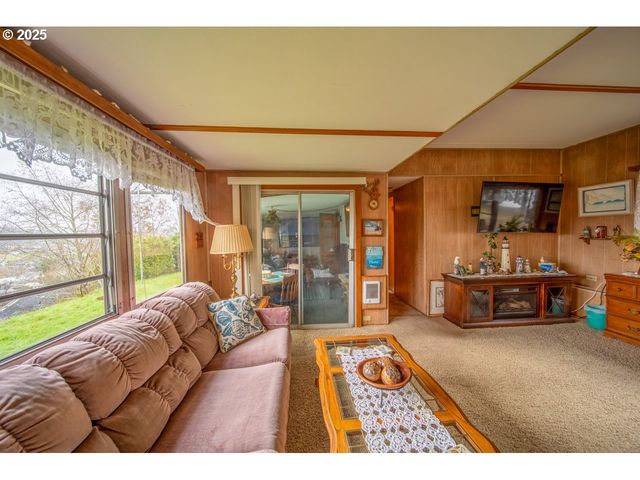 1900 ROWE St, Reedsport, OR 97467