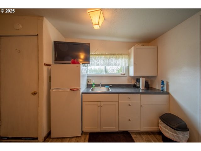 1900 ROWE St, Reedsport, OR 97467