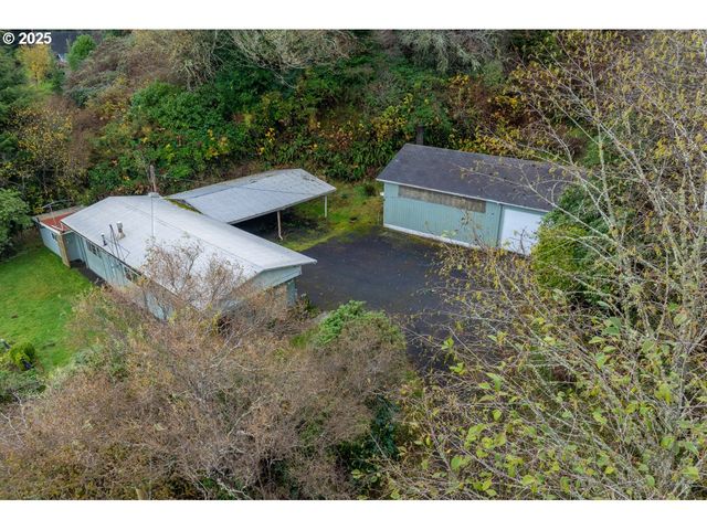 1900 ROWE St, Reedsport, OR 97467