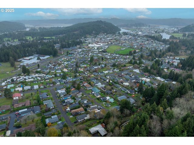 1900 ROWE St, Reedsport, OR 97467