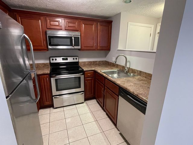 12 Victoria Drive, Merrimack, NH 03054