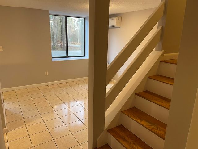 12 Victoria Drive, Merrimack, NH 03054