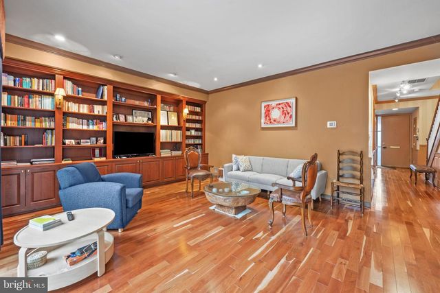 38 BOUTON GREEN CT, Baltimore, MD 21210