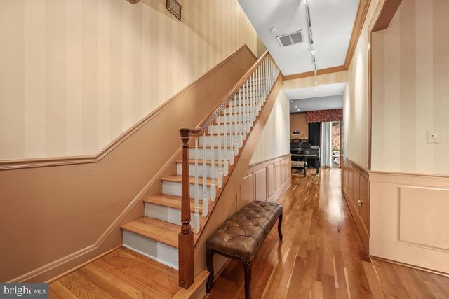 38 BOUTON GREEN CT, Baltimore, MD 21210