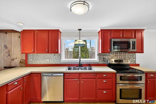 25 Pond Road, Old Saybrook, CT 06475