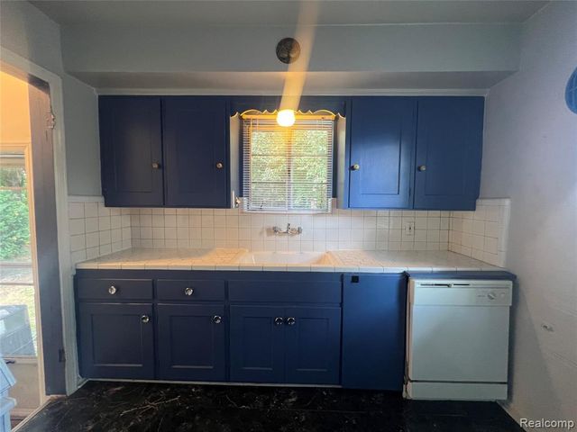 2527 Buckingham Avenue, Birmingham, MI 48009
