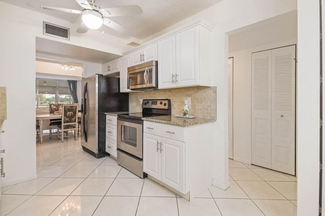 6850 10th Avenue N 206, Lake Worth, FL 33467