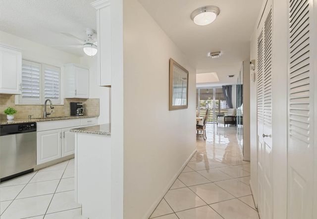6850 10th Avenue N 206, Lake Worth, FL 33467