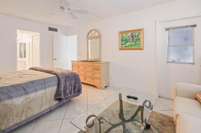 6850 10th Avenue N 206, Lake Worth, FL 33467