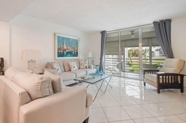 6850 10th Avenue N 206, Lake Worth, FL 33467