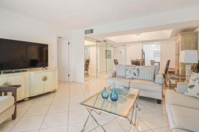 6850 10th Avenue N 206, Lake Worth, FL 33467