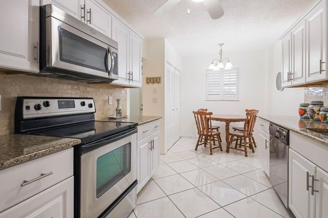 6850 10th Avenue N 206, Lake Worth, FL 33467