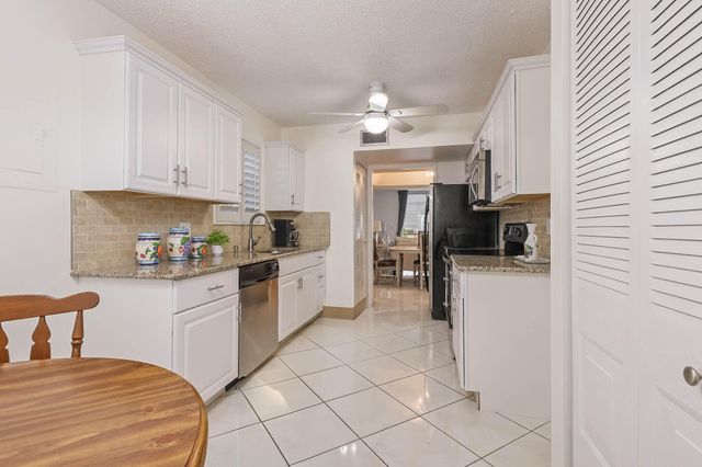 6850 10th Avenue N 206, Lake Worth, FL 33467
