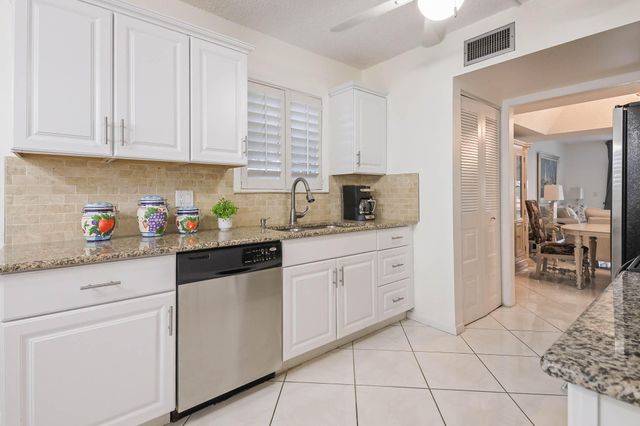 6850 10th Avenue N 206, Lake Worth, FL 33467