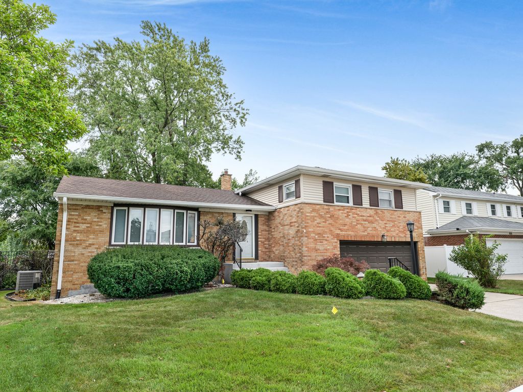 661 Winston Drive, Melrose Park, IL 60160