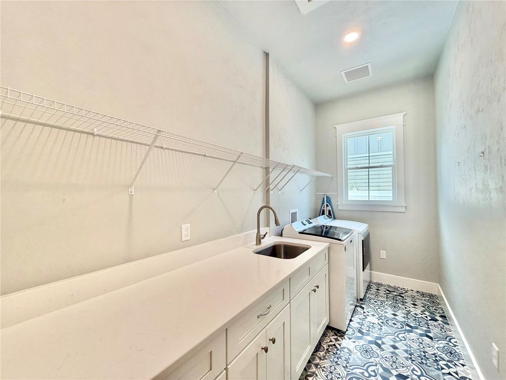 Image 29 of property listing at 2537 NW 48TH TERRACE, Gainesville, FL 32606