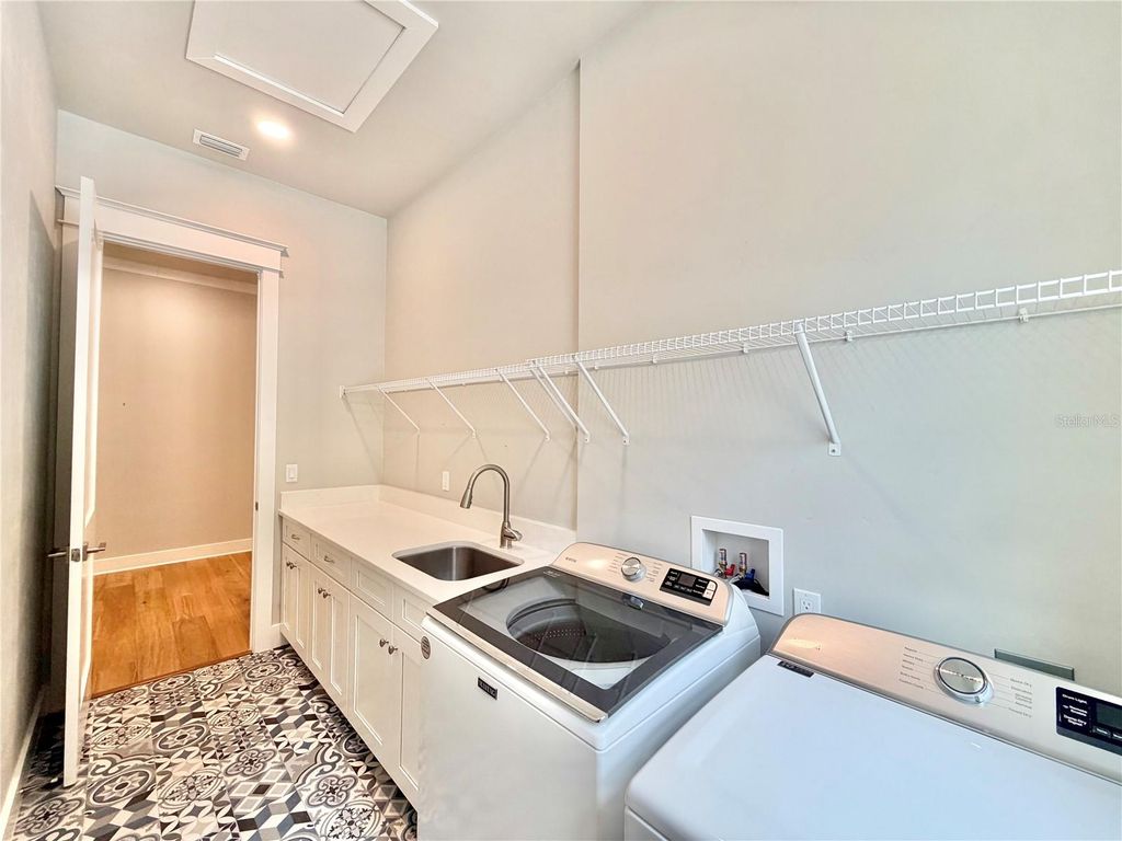 Image 30 of property listing at 2537 NW 48TH TERRACE, Gainesville, FL 32606