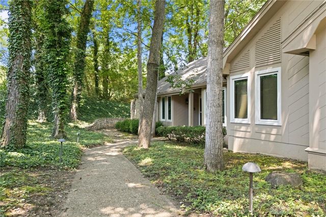 4400 Royal Ridge Way, Dayton, OH 45429