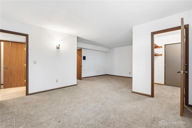 4400 Royal Ridge Way, Dayton, OH 45429