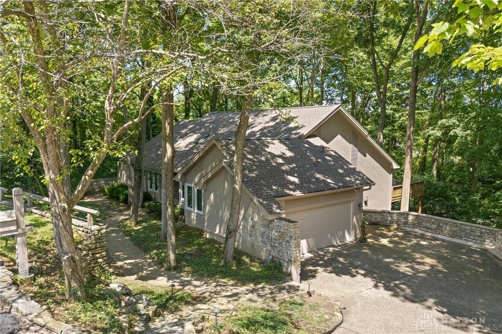 4400 Royal Ridge Way, Dayton, OH 45429