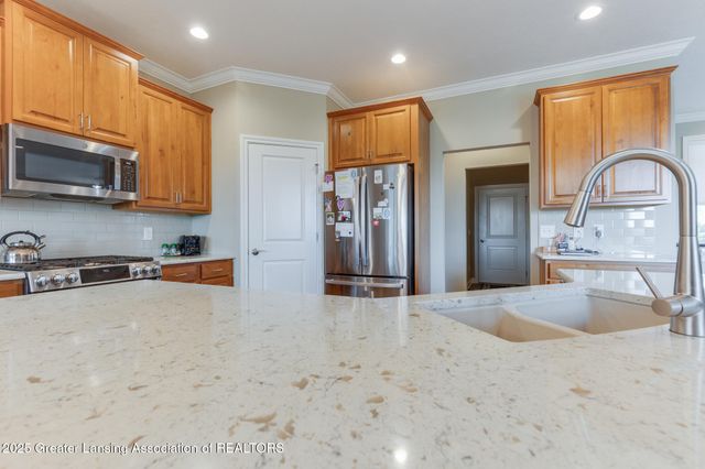 11740 Kalamata Drive, Dewitt, MI 48820