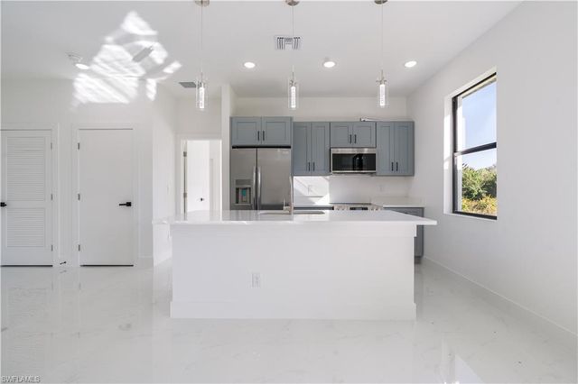 2708 Helen PL, Lehigh Acres, FL 33971