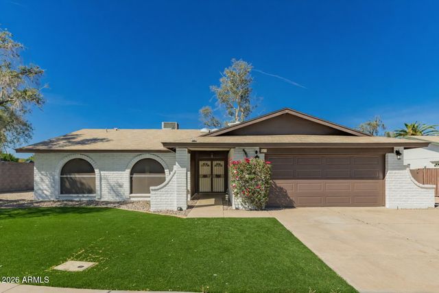 2122 S ASH Circle, Mesa, AZ 85202