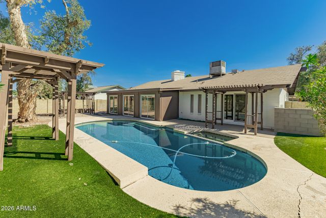 2122 S ASH Circle, Mesa, AZ 85202