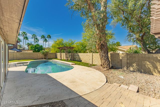 2122 S ASH Circle, Mesa, AZ 85202