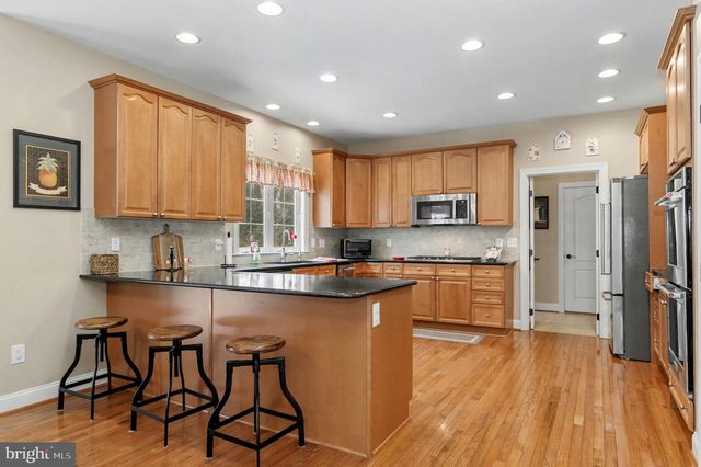 8360 HICKORY HOLLOW CT, Manassas, VA 20112