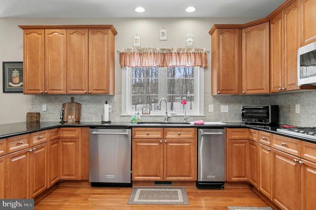 8360 HICKORY HOLLOW CT, Manassas, VA 20112