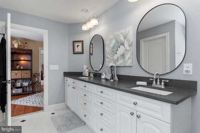 8360 HICKORY HOLLOW CT, Manassas, VA 20112