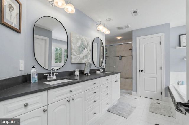 8360 HICKORY HOLLOW CT, Manassas, VA 20112