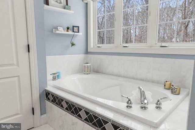 8360 HICKORY HOLLOW CT, Manassas, VA 20112