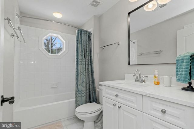 8360 HICKORY HOLLOW CT, Manassas, VA 20112