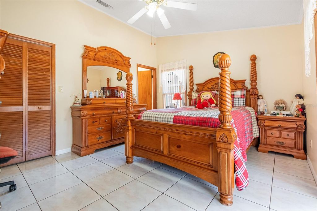 Image 12 of property listing at 4847 REGINALD ROAD, Orlando, FL 32829