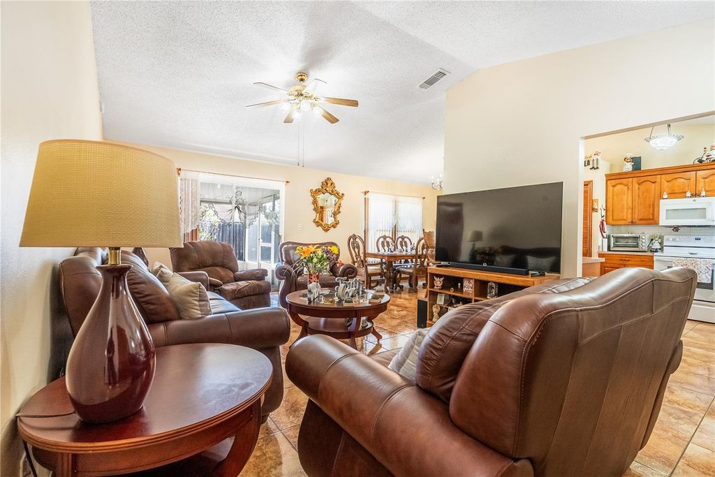 Image 16 of property listing at 4847 REGINALD ROAD, Orlando, FL 32829