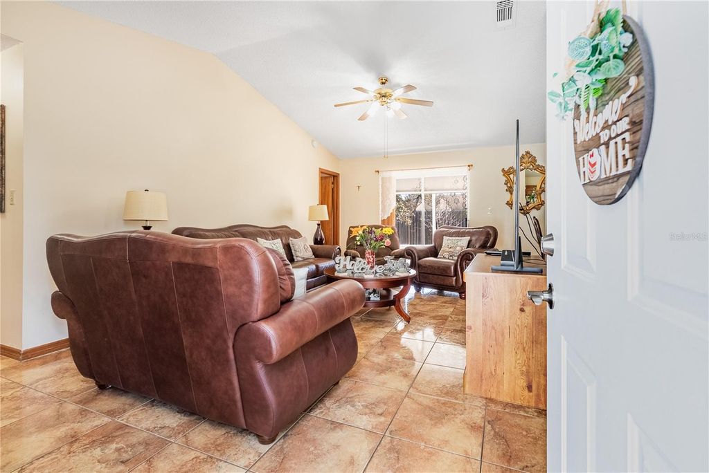 Image 6 of property listing at 4847 REGINALD ROAD, Orlando, FL 32829