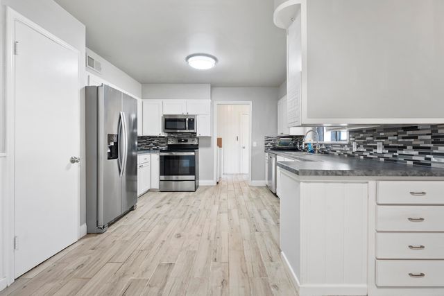 1201 8th Street, Shallowater, TX 79363