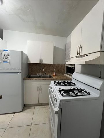 413 NW 33rd St A, Miami, FL 33127