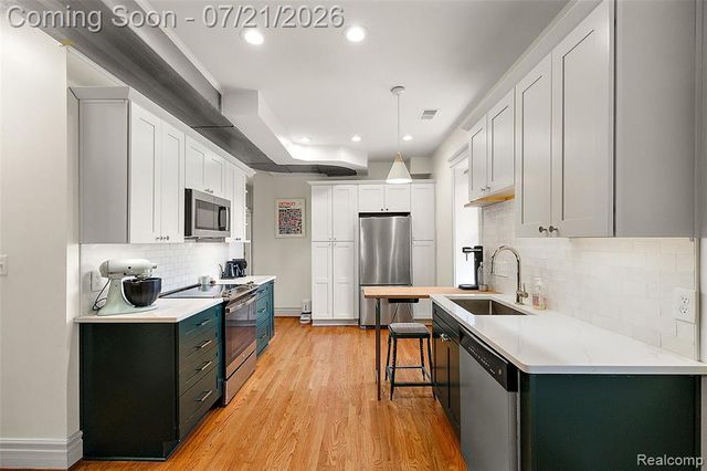 443 E Ferry Street, Detroit, MI 48202
