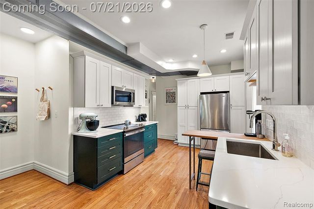 443 E Ferry Street, Detroit, MI 48202