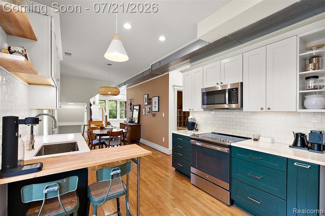 443 E Ferry Street, Detroit, MI 48202