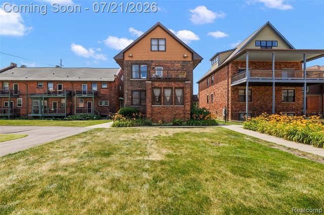 443 E Ferry Street, Detroit, MI 48202